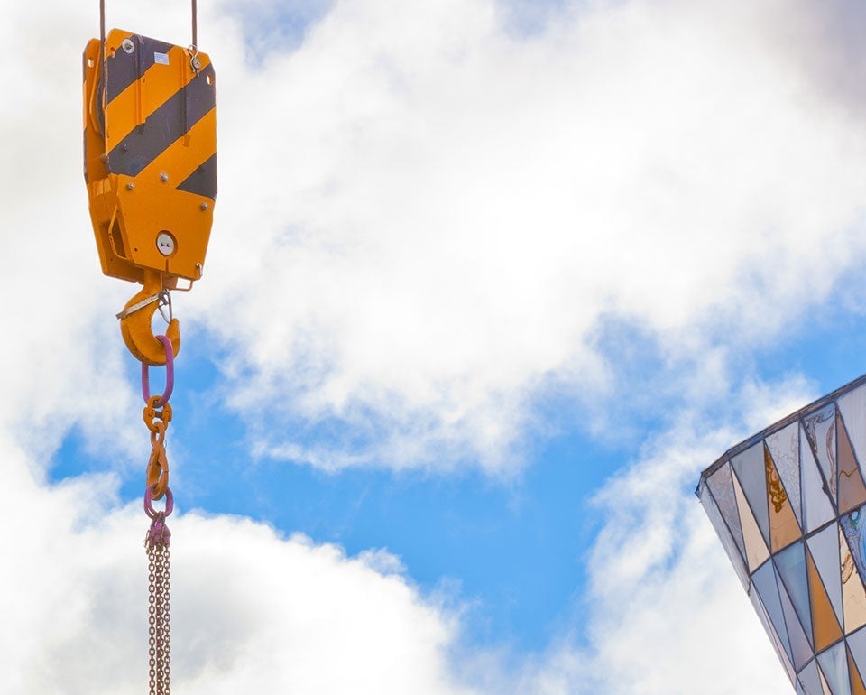 Lyftkranar har talja för tunga lyft och säker lasthantering.